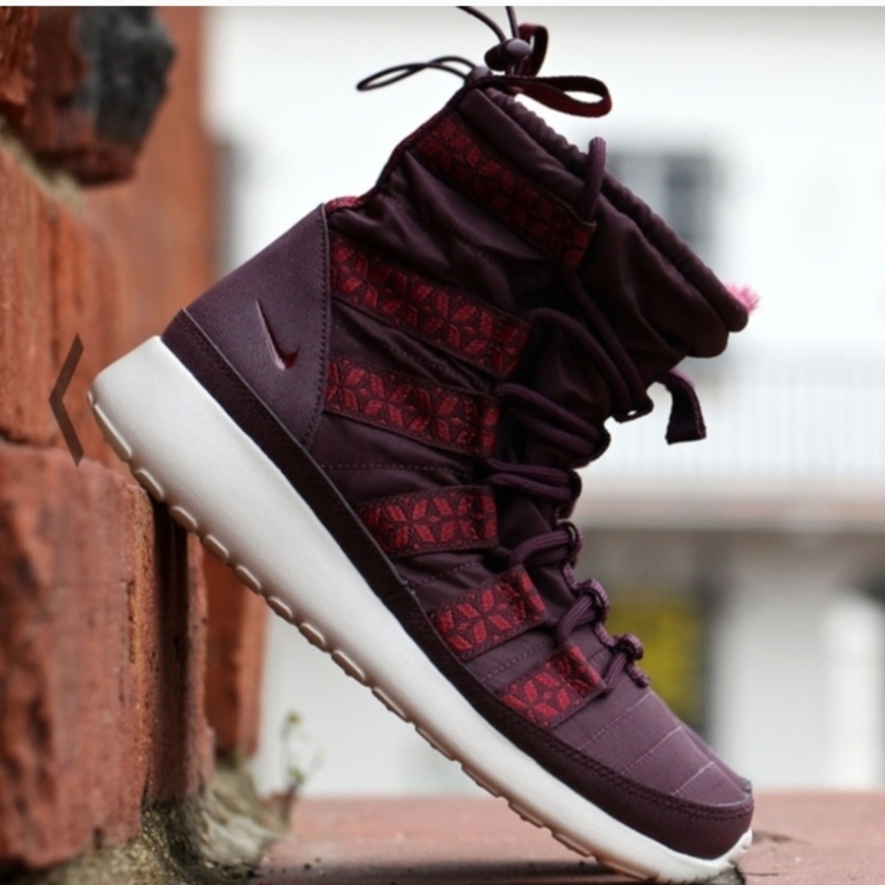 EUC NIKE Roshe Run HI Winter/Rain Sneakerboot Size 8